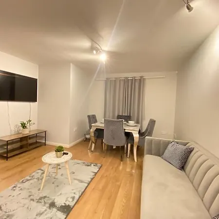 Spacious 2 Bed Flat Ideal For Long Stays Purfleet Exterior photo
