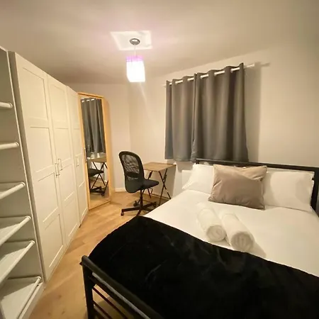 Spacious 2 Bed Flat Ideal For Long Stays Purfleet Exterior photo