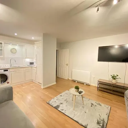 Spacious 2 Bed Flat Ideal For Long Stays Purfleet Exterior photo