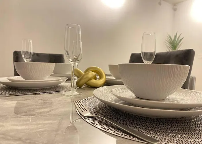 Spacious 2 Bed Flat Ideal For Long Stays