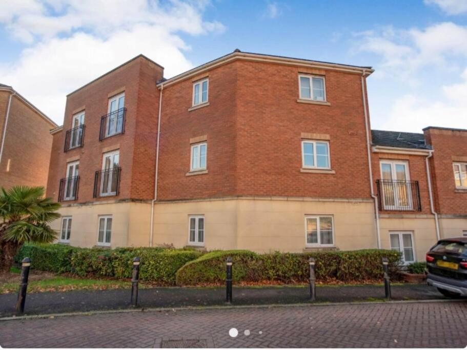 Spacious 2 Bed Flat Ideal For Long Purfleet