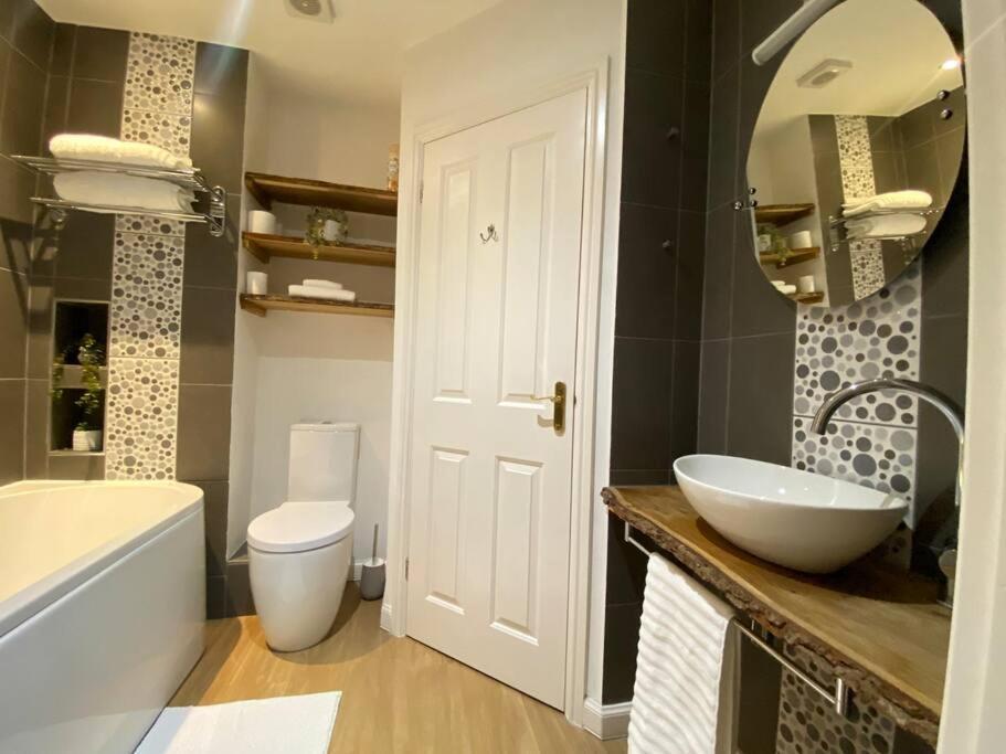 Spacious 2 Bed Flat Ideal For Long Apartment